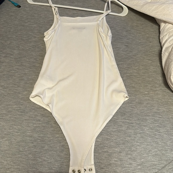 selling white body suit - Picture 2 of 2